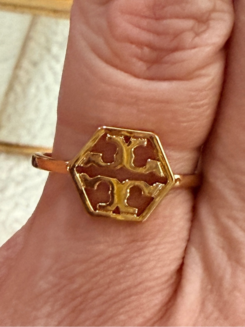 Tory Burch Gold Hexagonal Logo Openwork Ring | New + Dust Bag - Size 7 - Picture 2 of 7